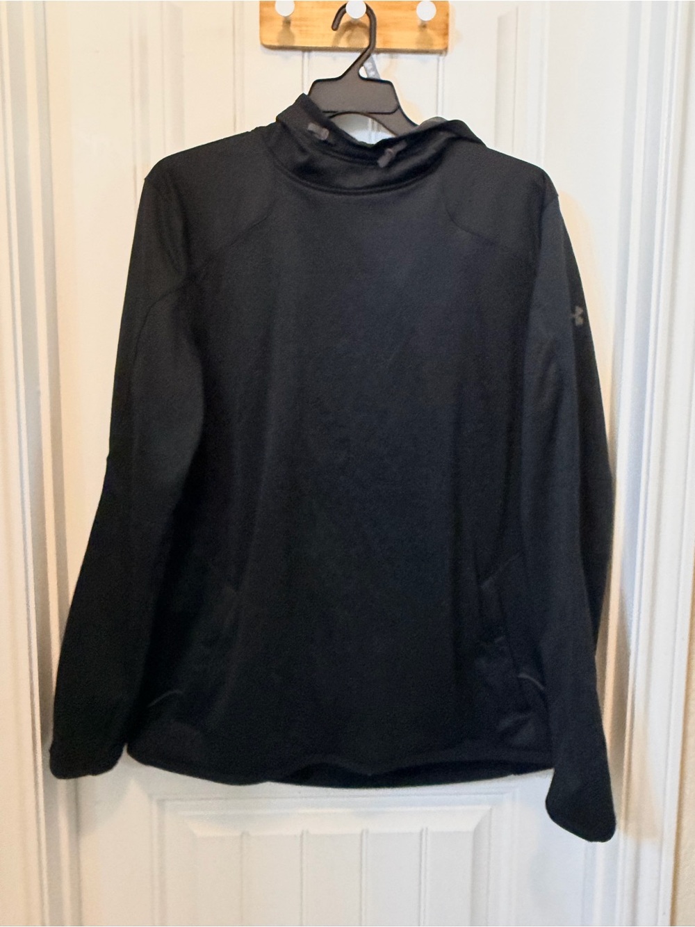 Under Armour Men’s Black hoodie Performance Sweater